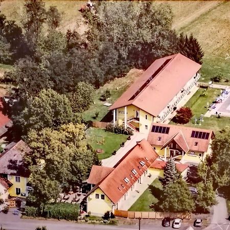 Gasthof Zum Lindenhof バート・ラトカースブルク エクステリア 写真