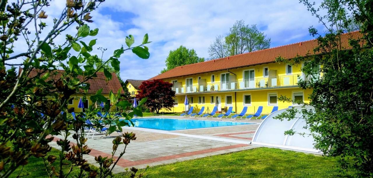 Gasthof Zum Lindenhof バート・ラトカースブルク エクステリア 写真